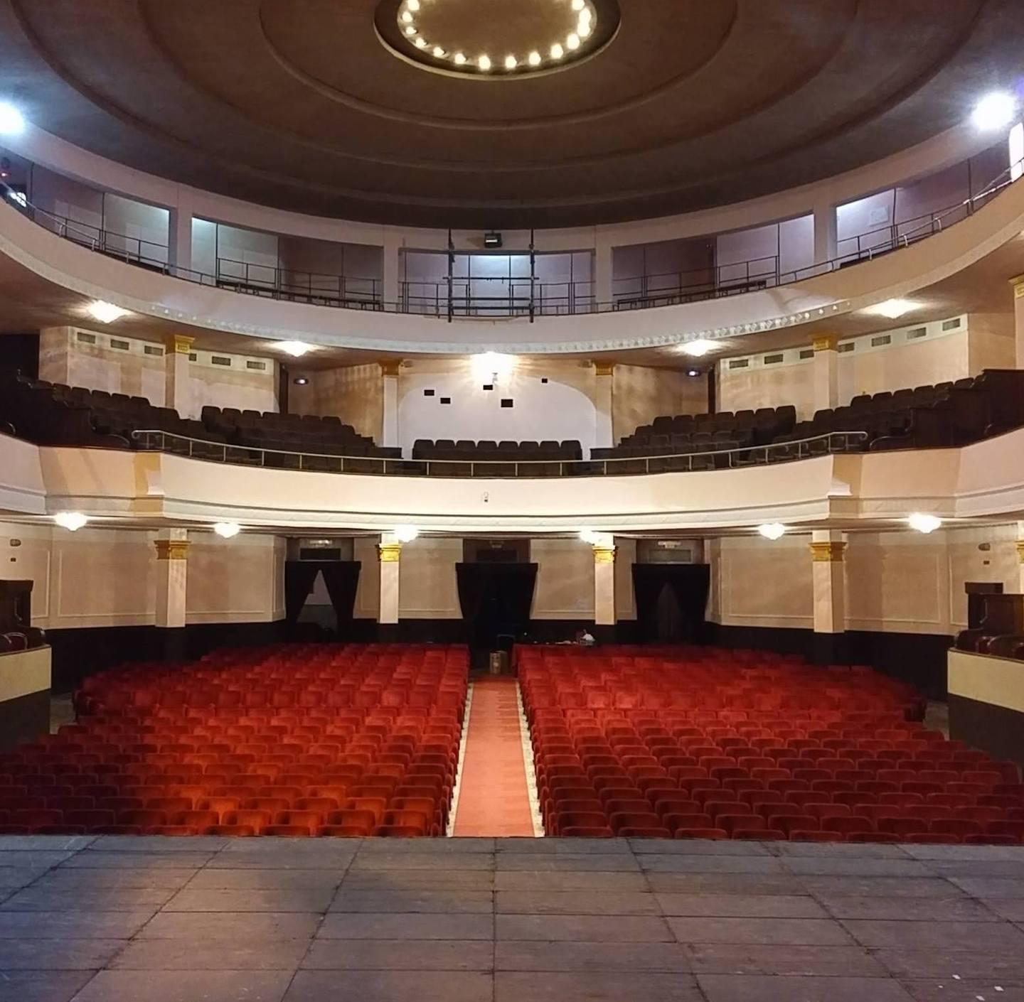 Oggi anche al Verdi tutte le luci accese contro il lockdown 