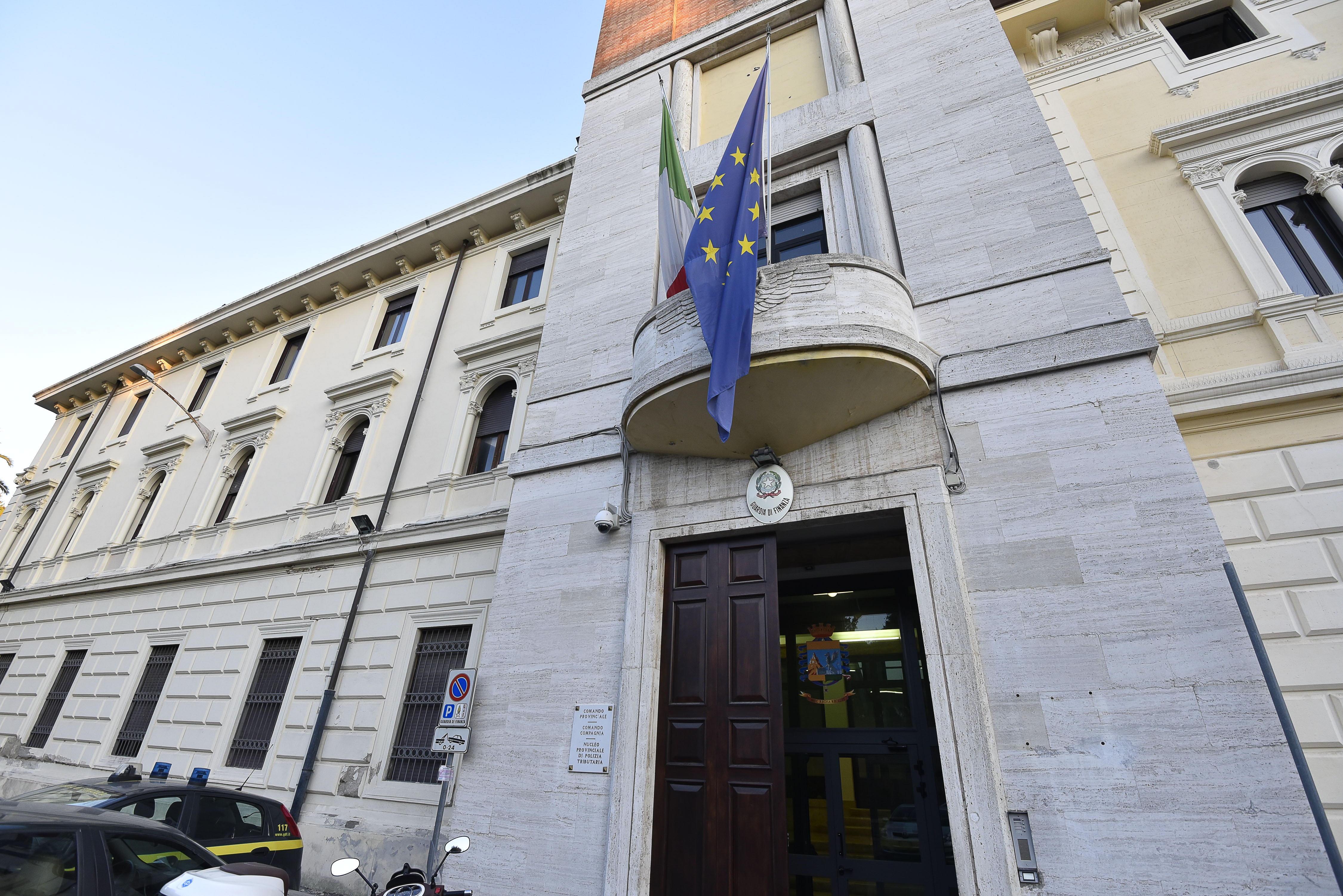 Il comando della guardia di finanza di Grosseto (foto agenzia bf)
