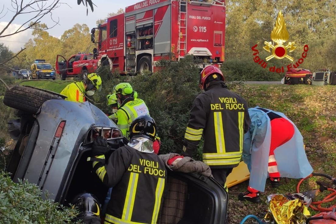 Con l'auto fuori strada sulla Provinciale 3, grave una donna