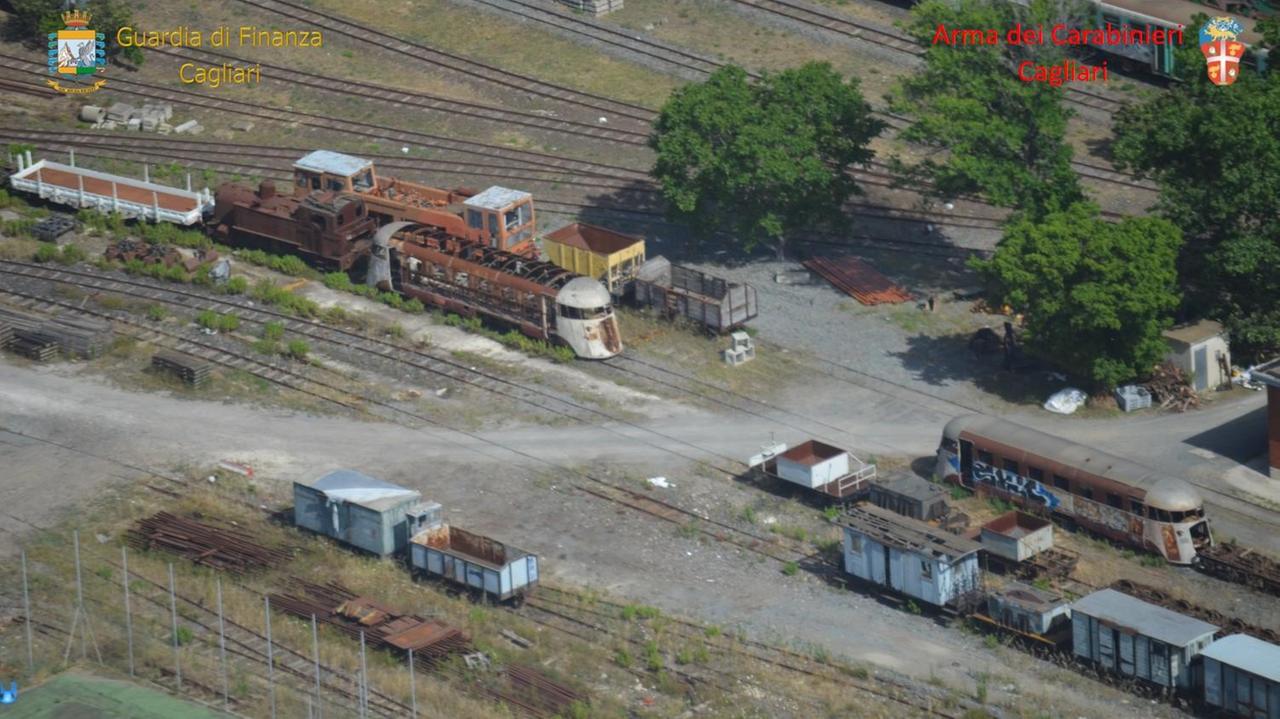 Sequestrate carrozze e locomotive storiche delle Ferrovie della Sardegna 