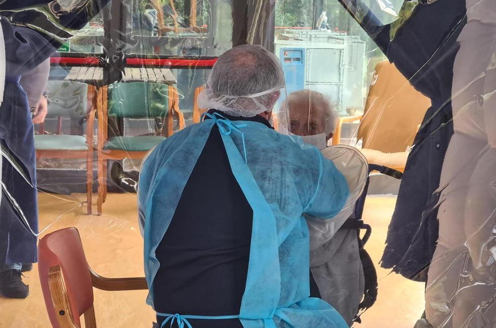 Paolo dopo tre mesi abbraccia la mamma: «Che emozione, ho sentito il suo calore» 
