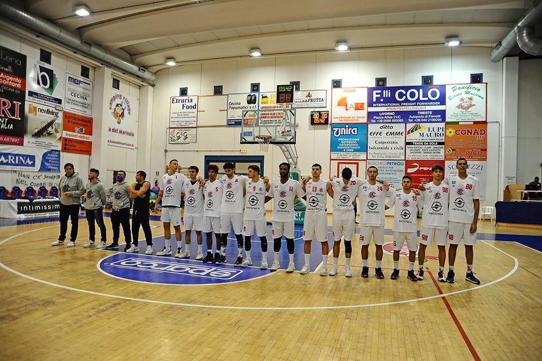 Tutti in piedi a lezione da coach Russo: «Cecina, una difesa d’acciaio per volare» 