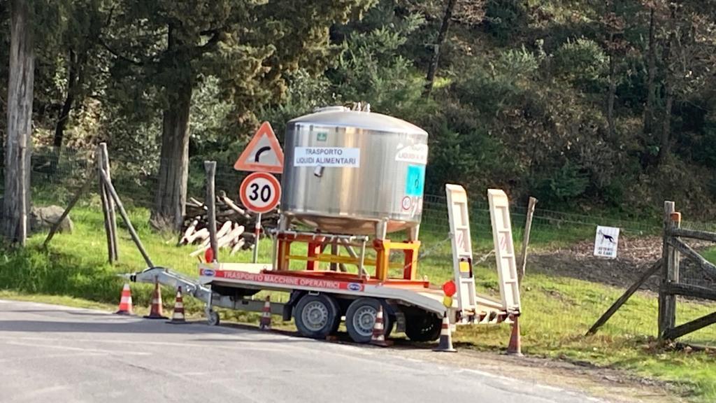La botte piazzata da Publiacqua tra San Martino in Campo e Artimino