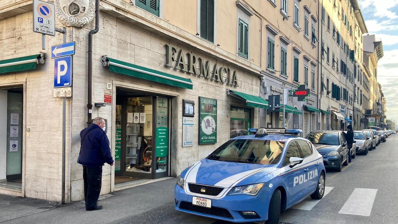 Una volante della polizia di Stato a Livorno (foto Marzi)