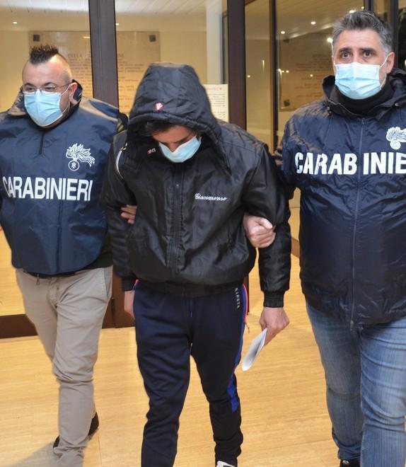 Mirandola, arrestato il compagno di Rossella: troppi dubbi sulla sua ricostruzione 