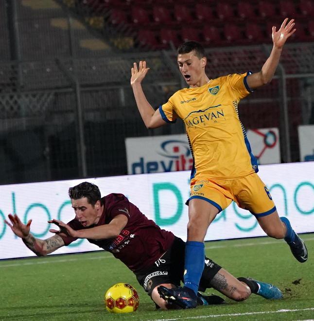 Pontedera, una maschera per far giocare Magrassi 