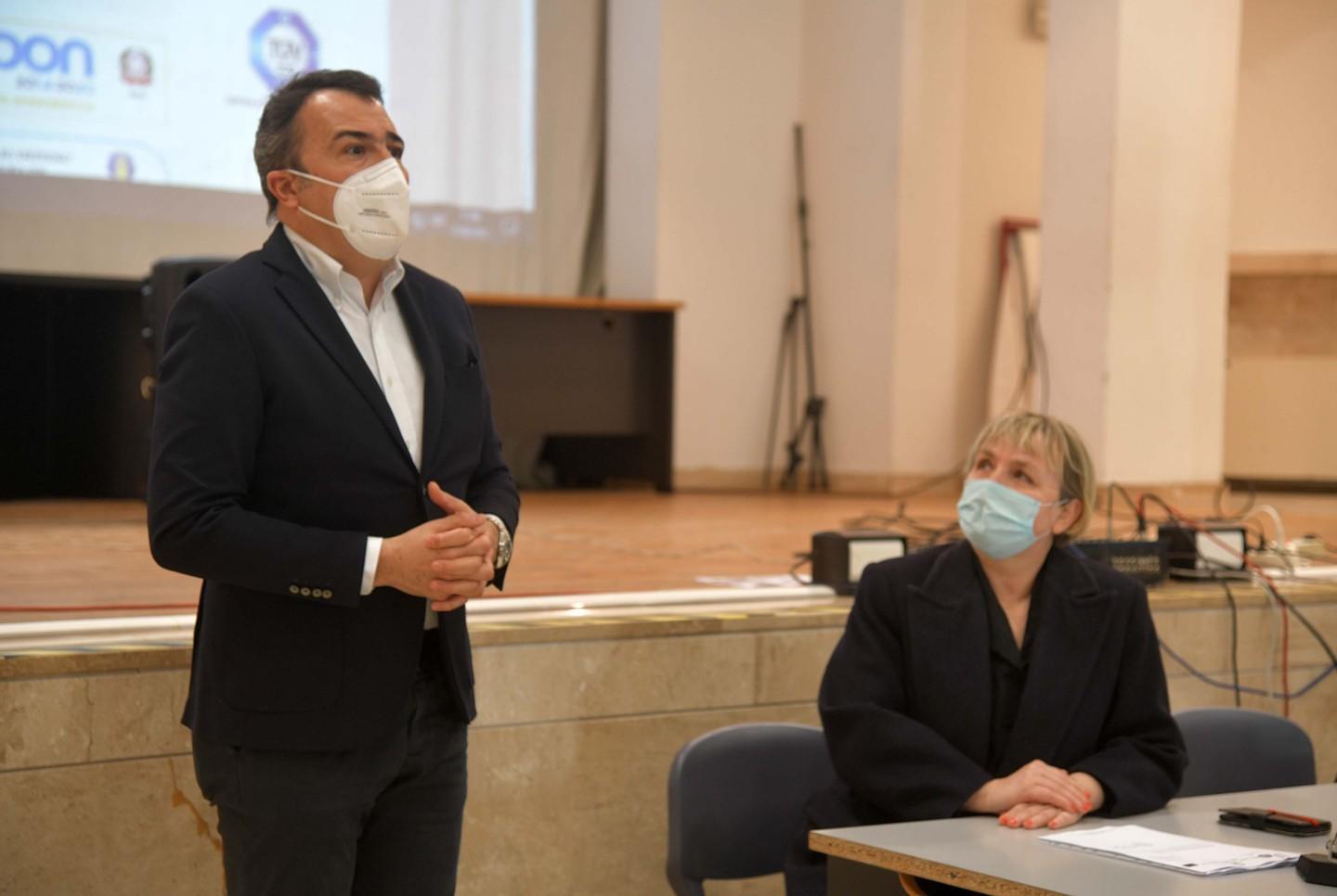 L’emergenza continua: sempre più studenti e le aule non bastano 