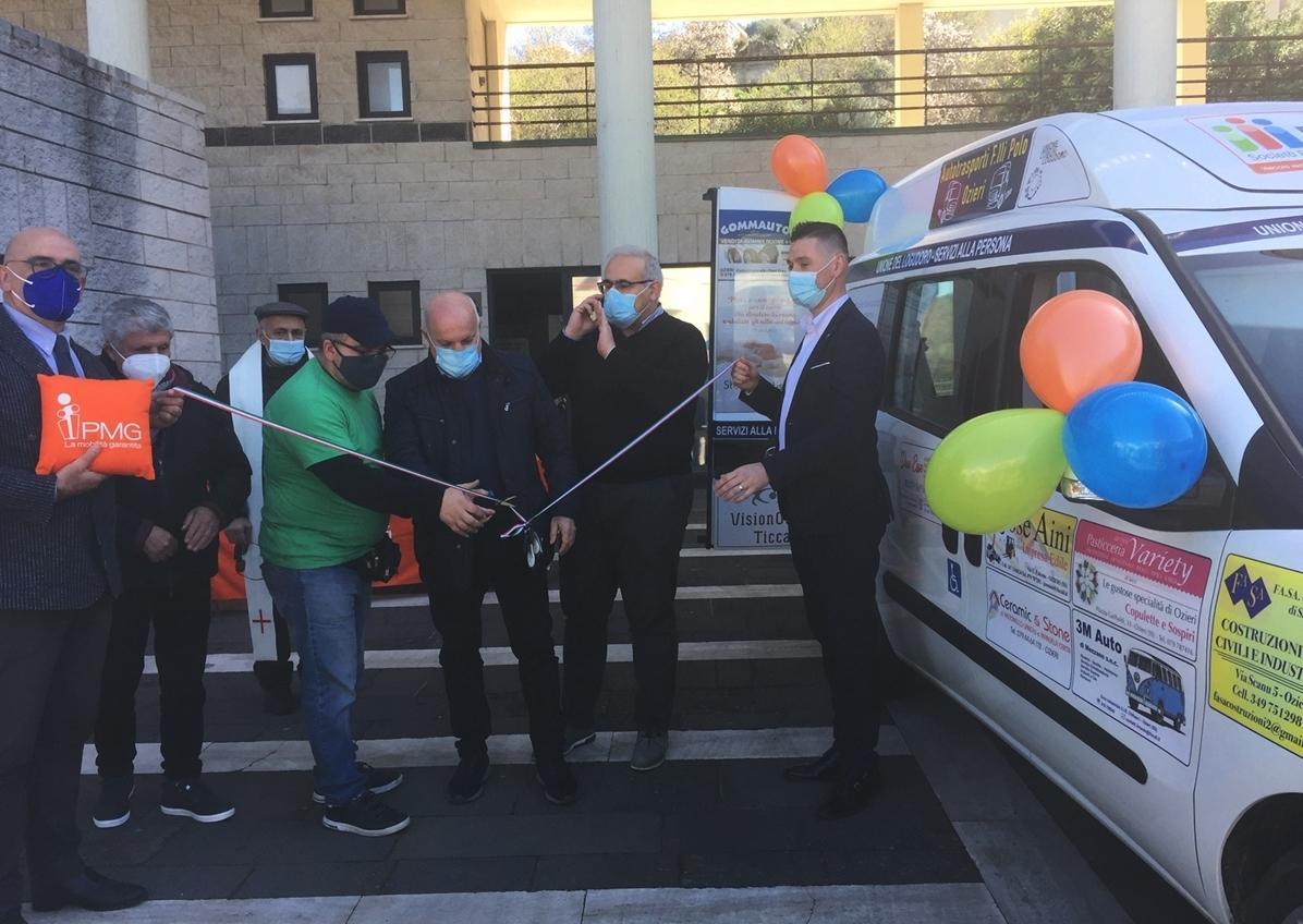 Ozieri, il pullmino per i disabili in dono dalla Pmg di Bologna