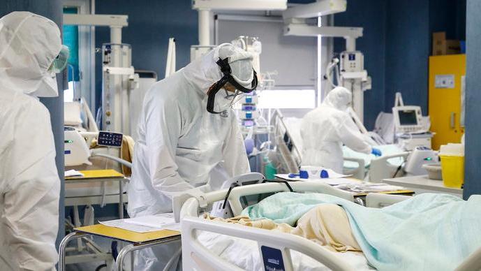 Altre due vittime del Covid a Pistoia mentre è allarme ricoveri all’ospedale San Jacopo