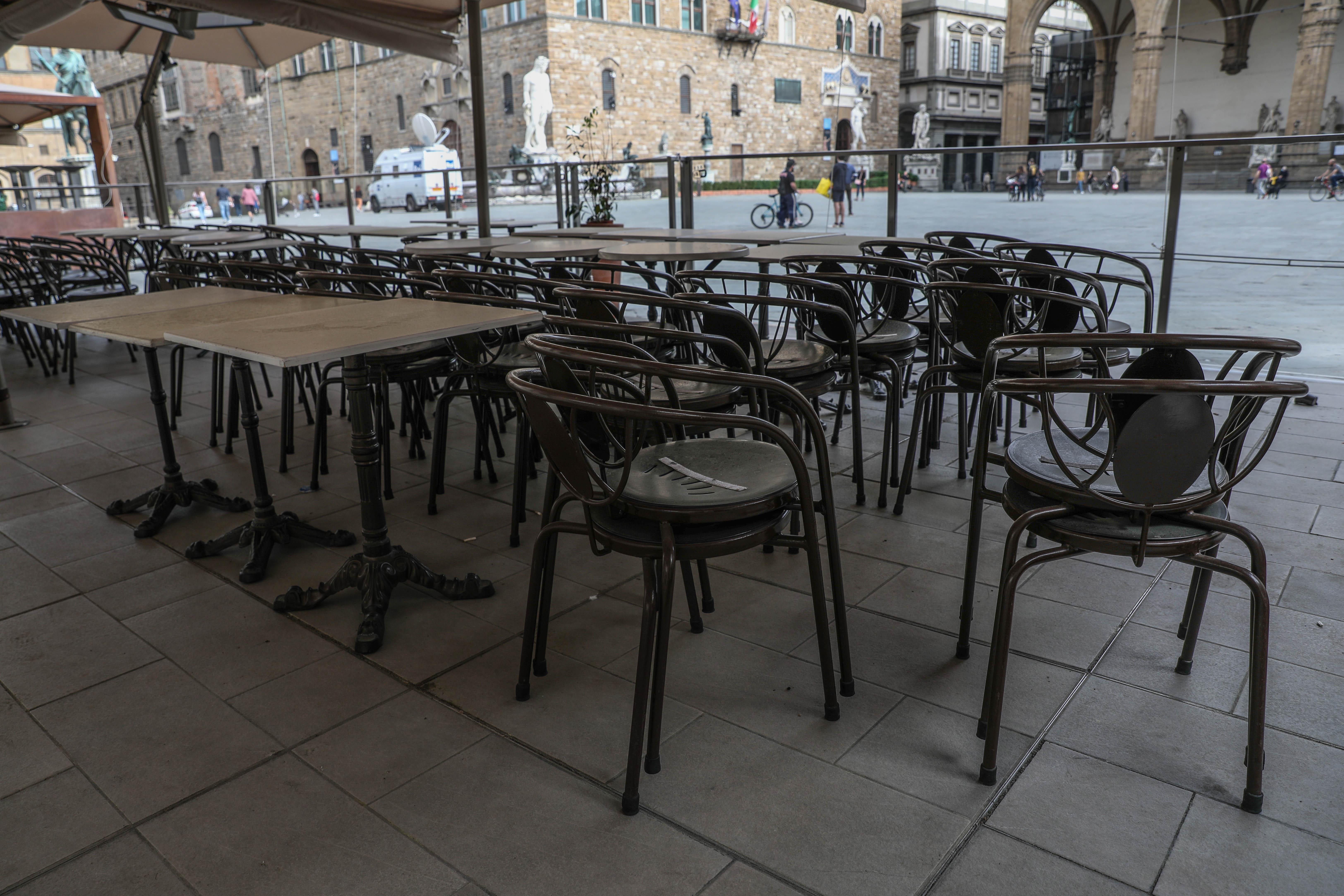 Bar e ristoranti insieme in piazza: «Dateci regole certe per poter lavorare» 