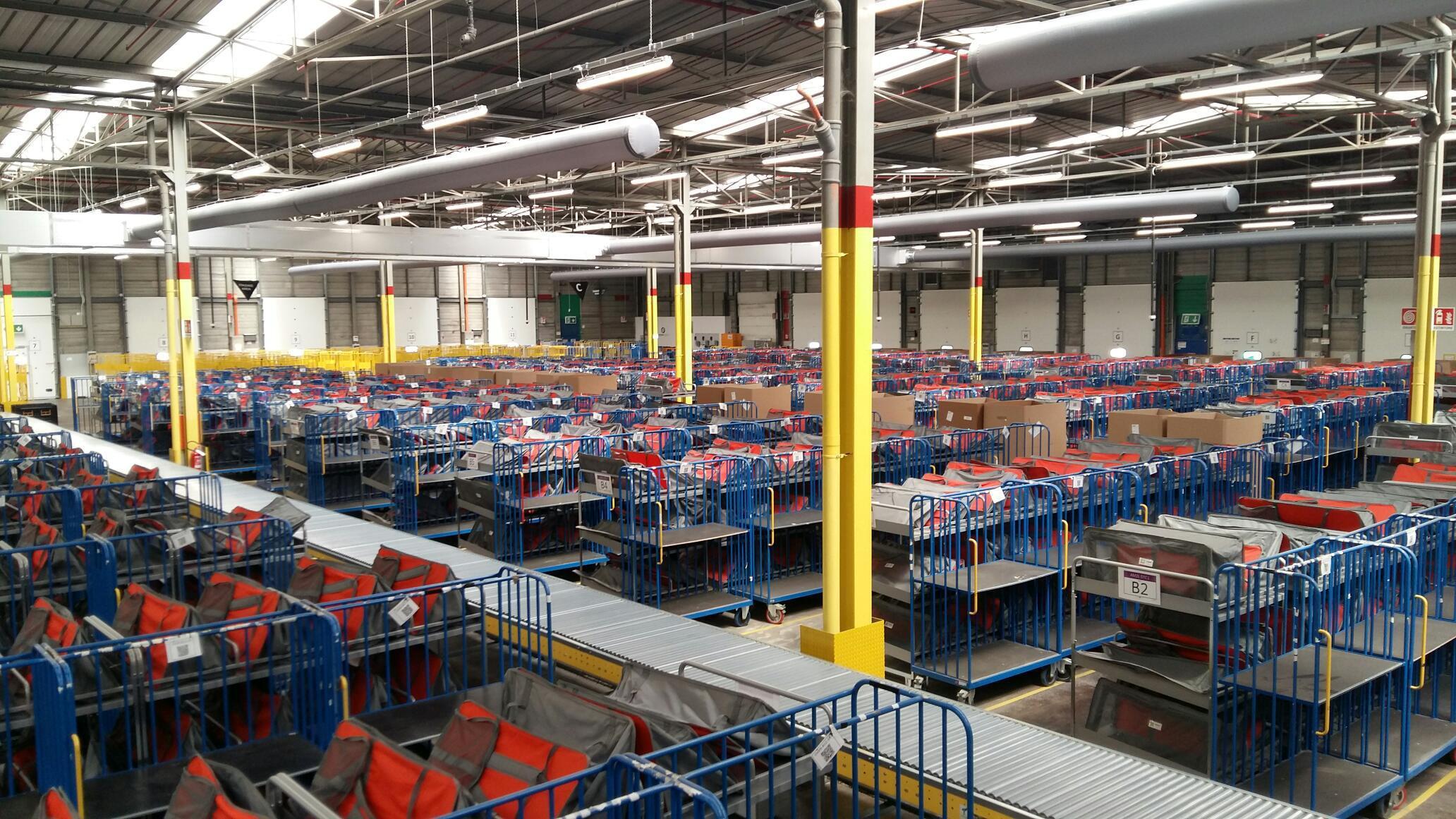 Un centro di smistamento di Amazon