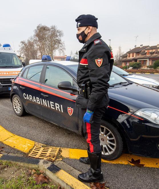 «Metti meglio la mascherina». E lui le sferra pugni in volto 