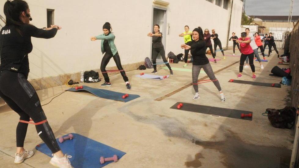 La palestra è chiusa? Ci si allena in cortile sfidando il freddo