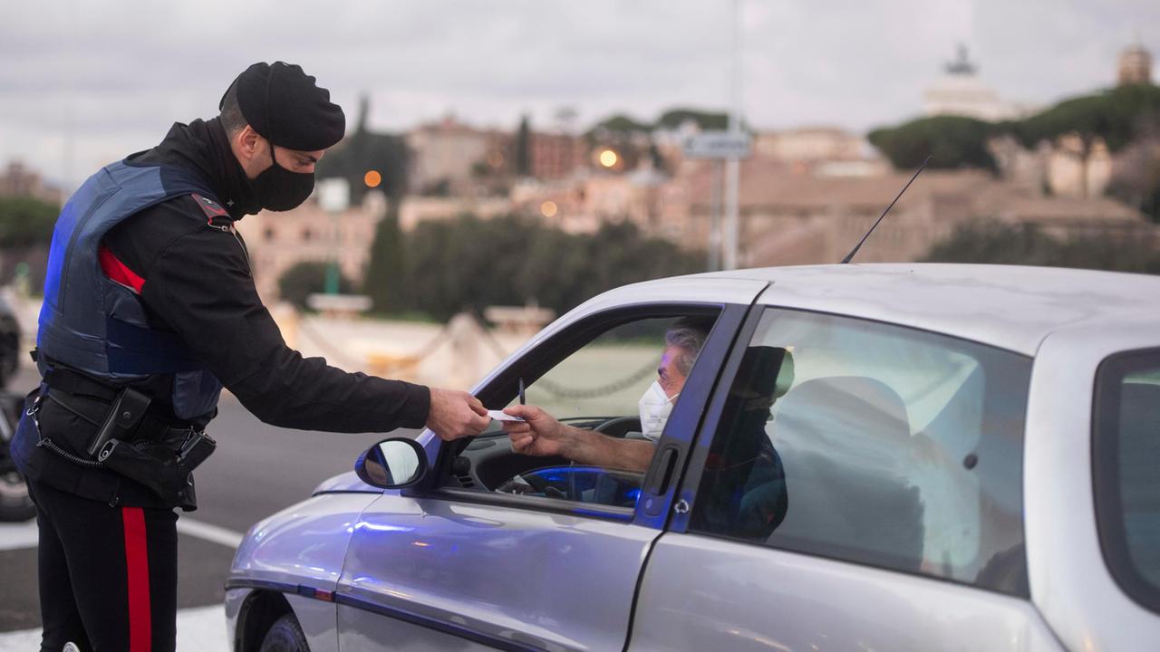 Covid, preoccupano le varianti: mini lockdown in 14 comuni tra Imola e Ravenna