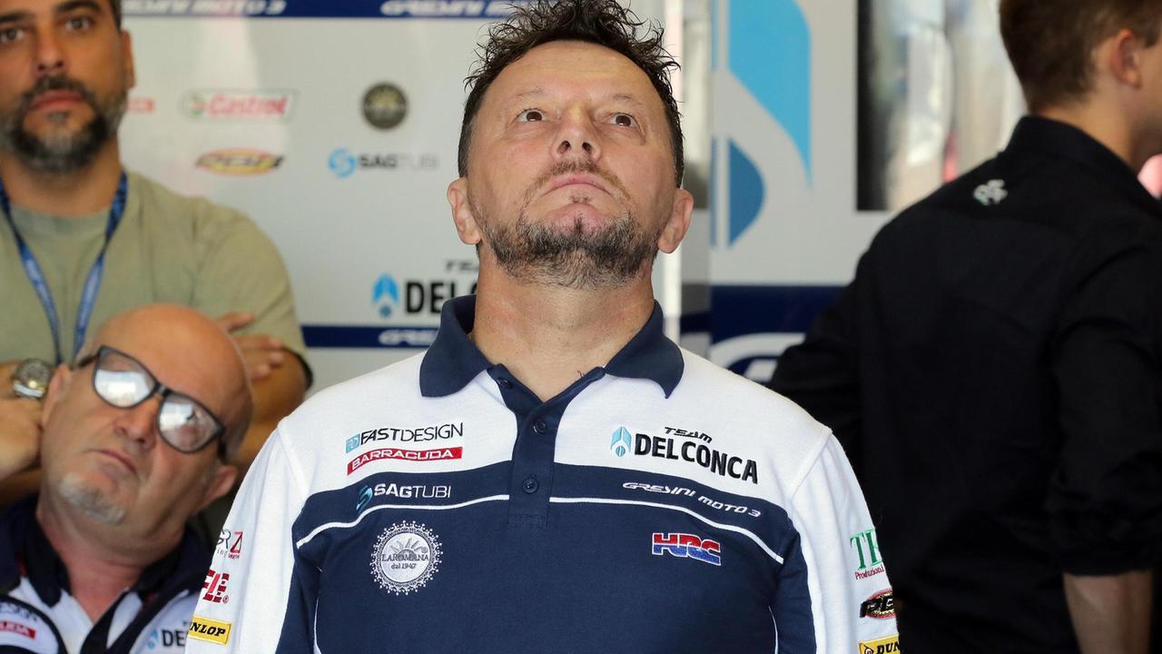 Fausto Gresini all’interno del box