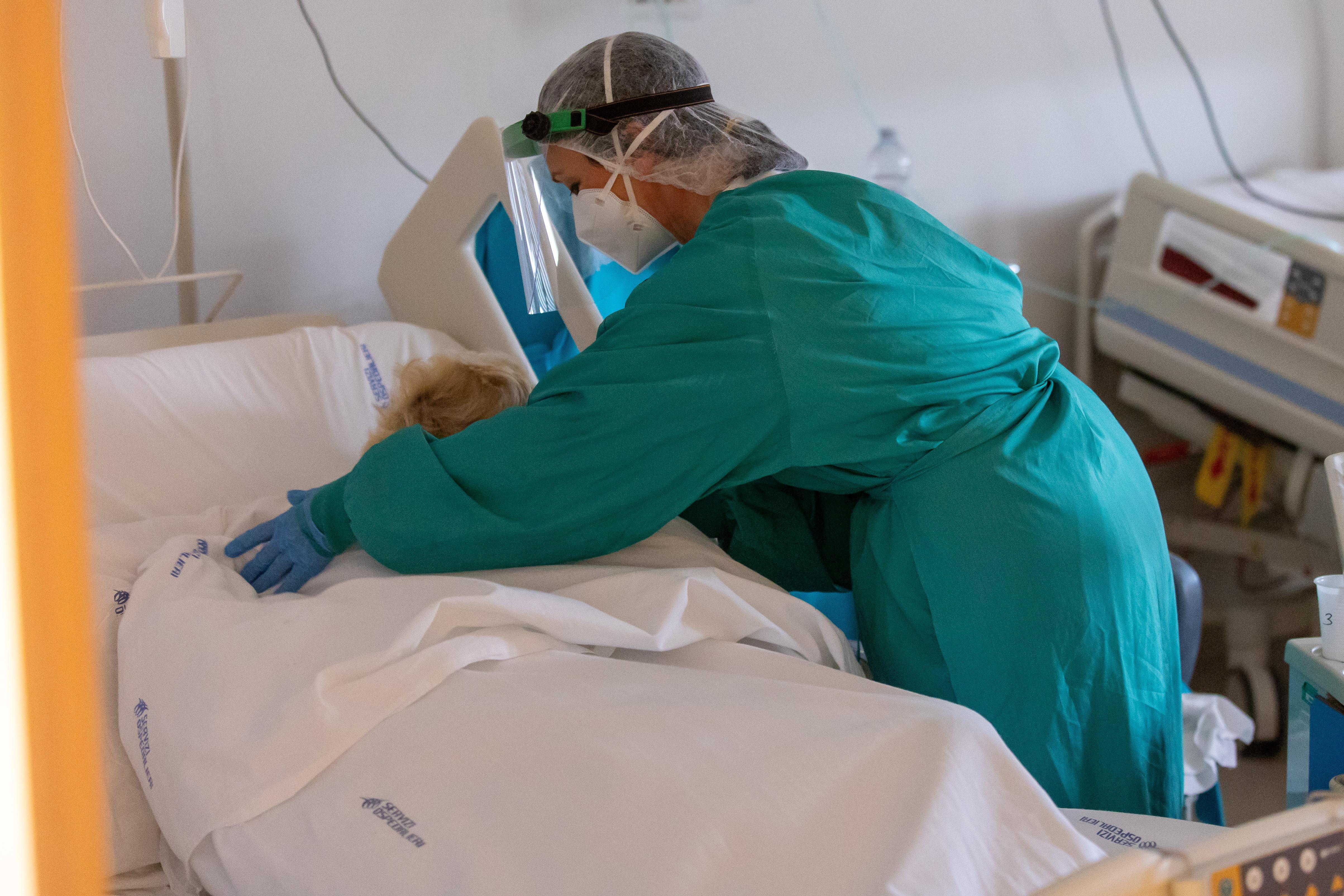 Covid, altri tre lutti nel Ferrarese. Una delle vittime era ospite della Cra Caterina. I nuovi contagi sono 82 