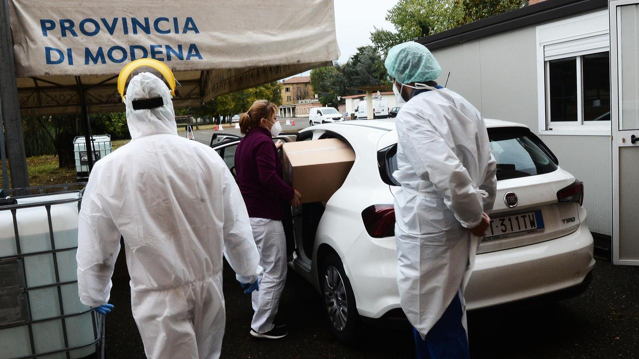 Coronavirus in Emilia Romagna. Bollettino del 24 febbraio: i nuovi positivi sono 1427 e 33 i decessi. Nel Modenese 94 casi e 1 morto