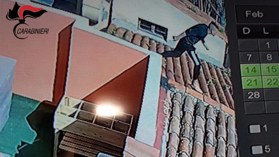 Olbia, scappano sui tetti per evitare i carabinieri ma vengono arrestati