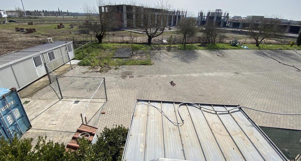 L’area dove sorgerà il centro (foto di Franco Silvi)