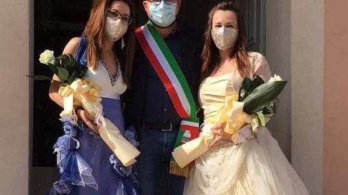 Bagnolo festeggia la prima unione civile con Jessica e Laia