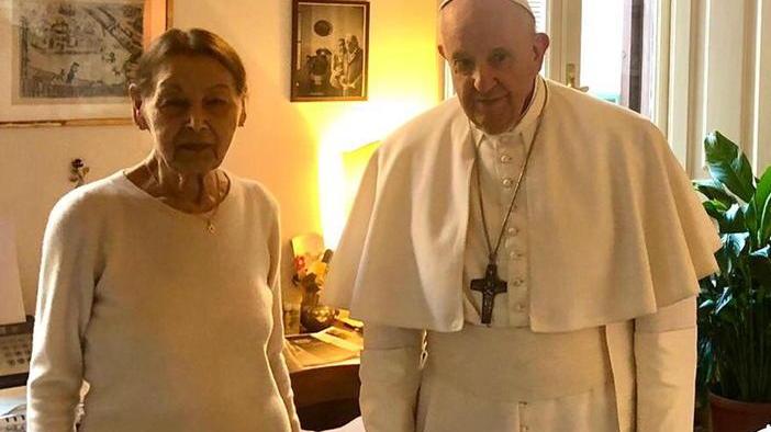 Il papa a casa di Edith Bruck sopravvissuta alla Shoah