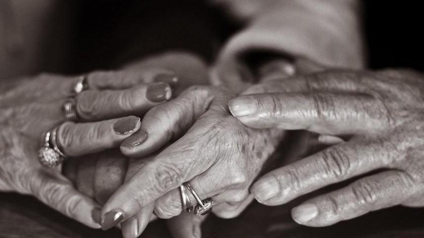 Negli scatti di Calani l’amore senza tempo da celebrare sempre