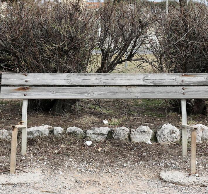 Già riparate alcune delle panchine distrutte 