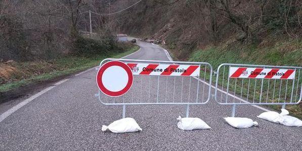 Dopo le piogge frana sulla strada Cireglio-Selvapiana 