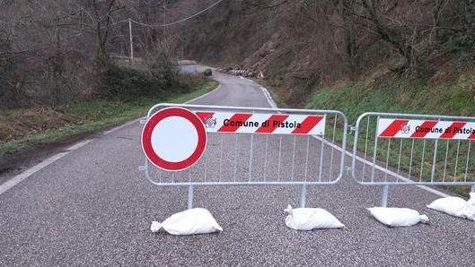 Dopo le piogge frana sulla strada Cireglio-Selvapiana
