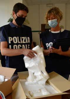Shopper troppo “fini” Denunciato imprenditore