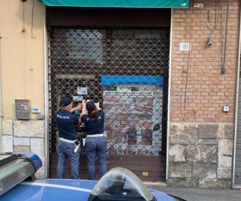 Fabbrica-dormitorio senza norme igieniche Arrestato un cinese 