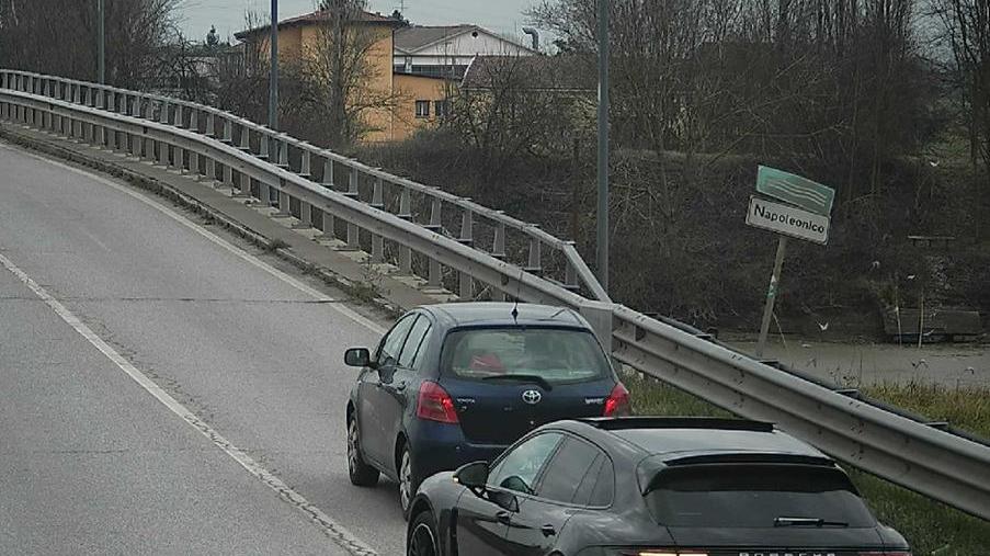 Stessa targa, auto diverse Furbetto scoperto e multato