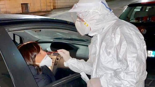 Covid, scuola chiusa fino a marzo