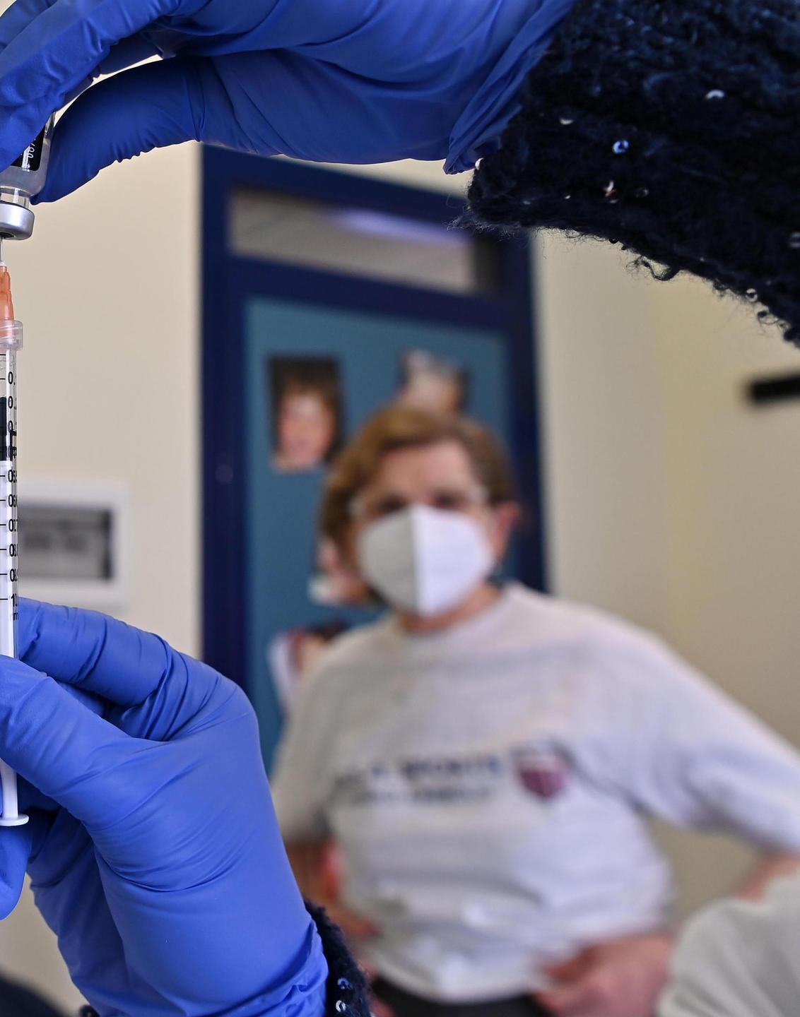 Covid, vaccinazioni e screening in Sardegna: accordo con gli infermieri 