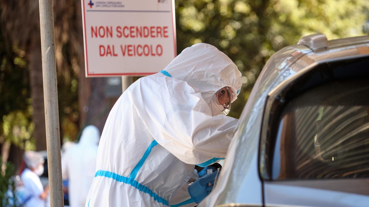 Coronavirus in Toscana, l'Rt ci salva: arancioni per un soffio. Mini lockdown: ecco le zone sotto sorveglianza