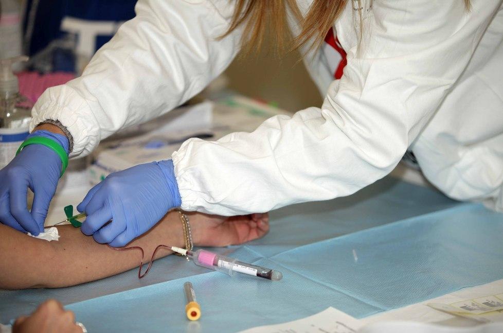Rivoluzione al via per gli esami del sangue: da oggi si possono prenotare via internet 