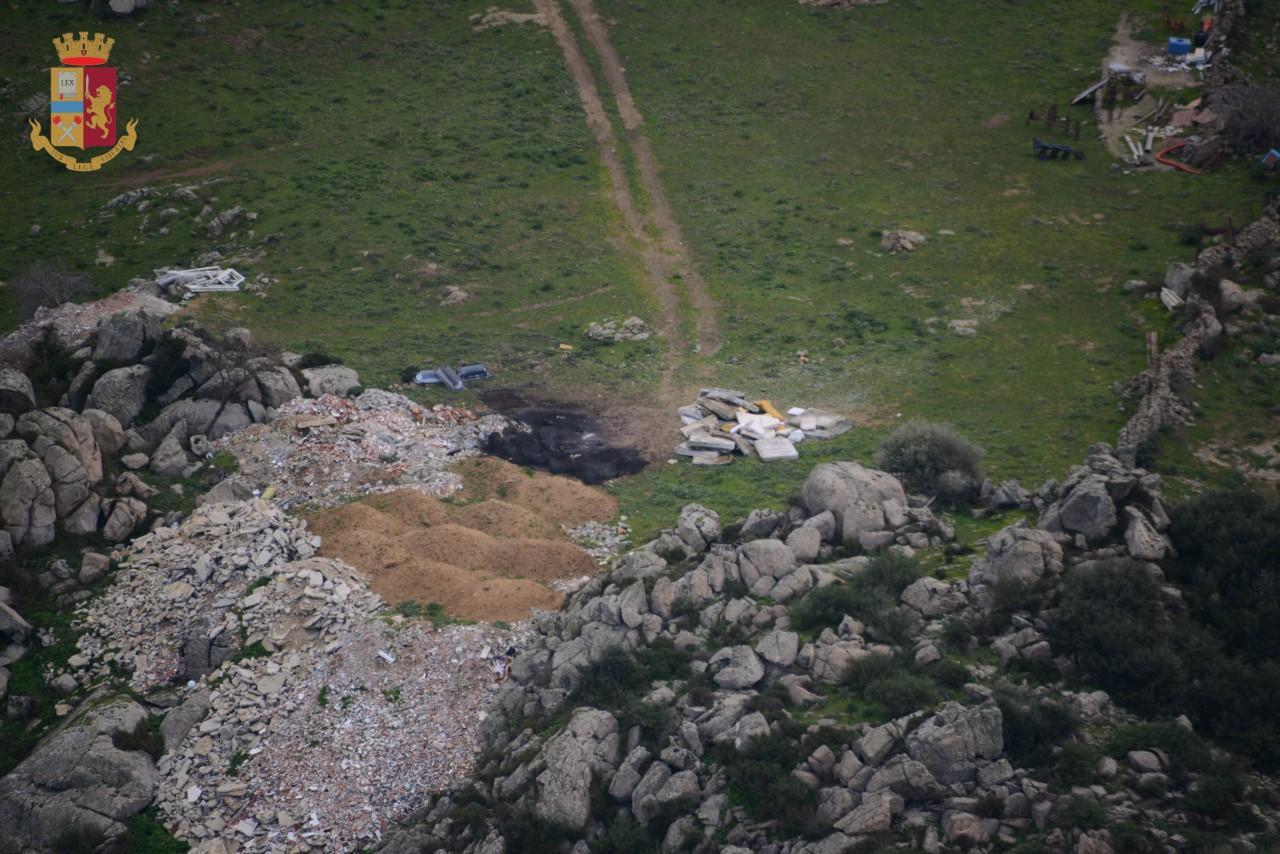 Irregolare smaltimento rifiuti a Nuoro, sequestrato un terreno: 9 indagati