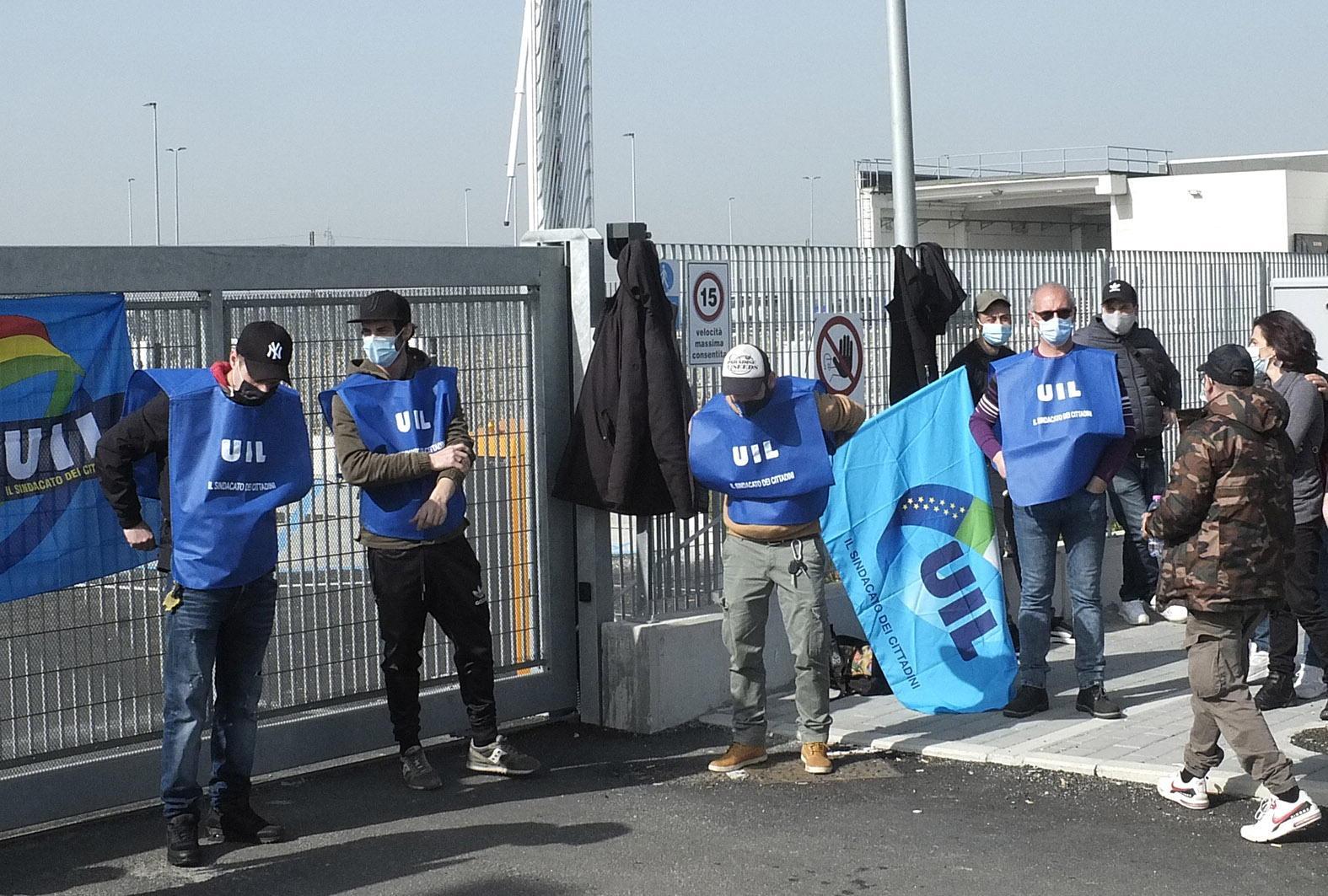 "Noi unici corrieri in cassa integrazione"