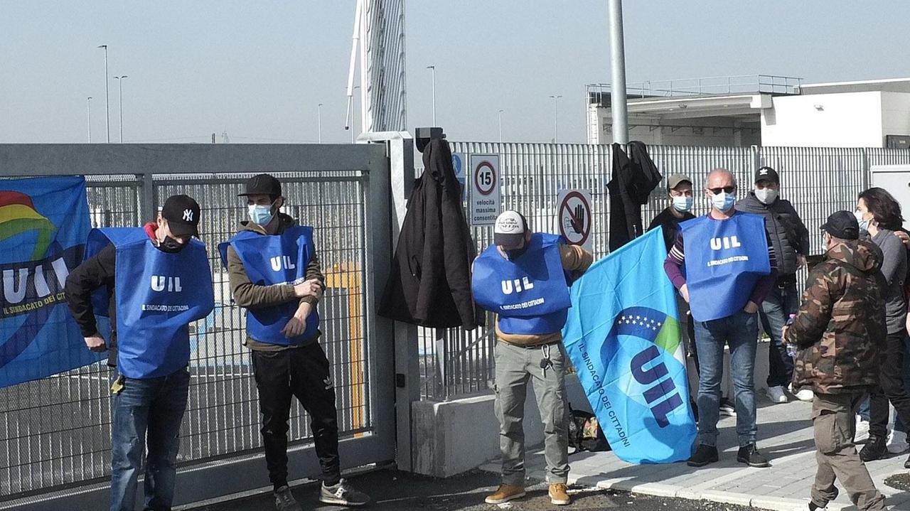 "Noi unici corrieri in cassa integrazione"