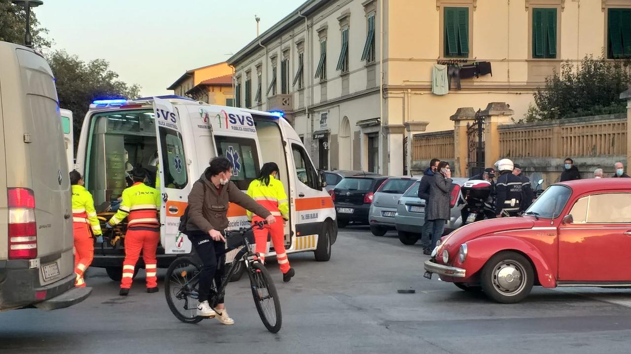 I soccorsi della Svs all'angolo fra viale Carducci e viale del Risorgimento