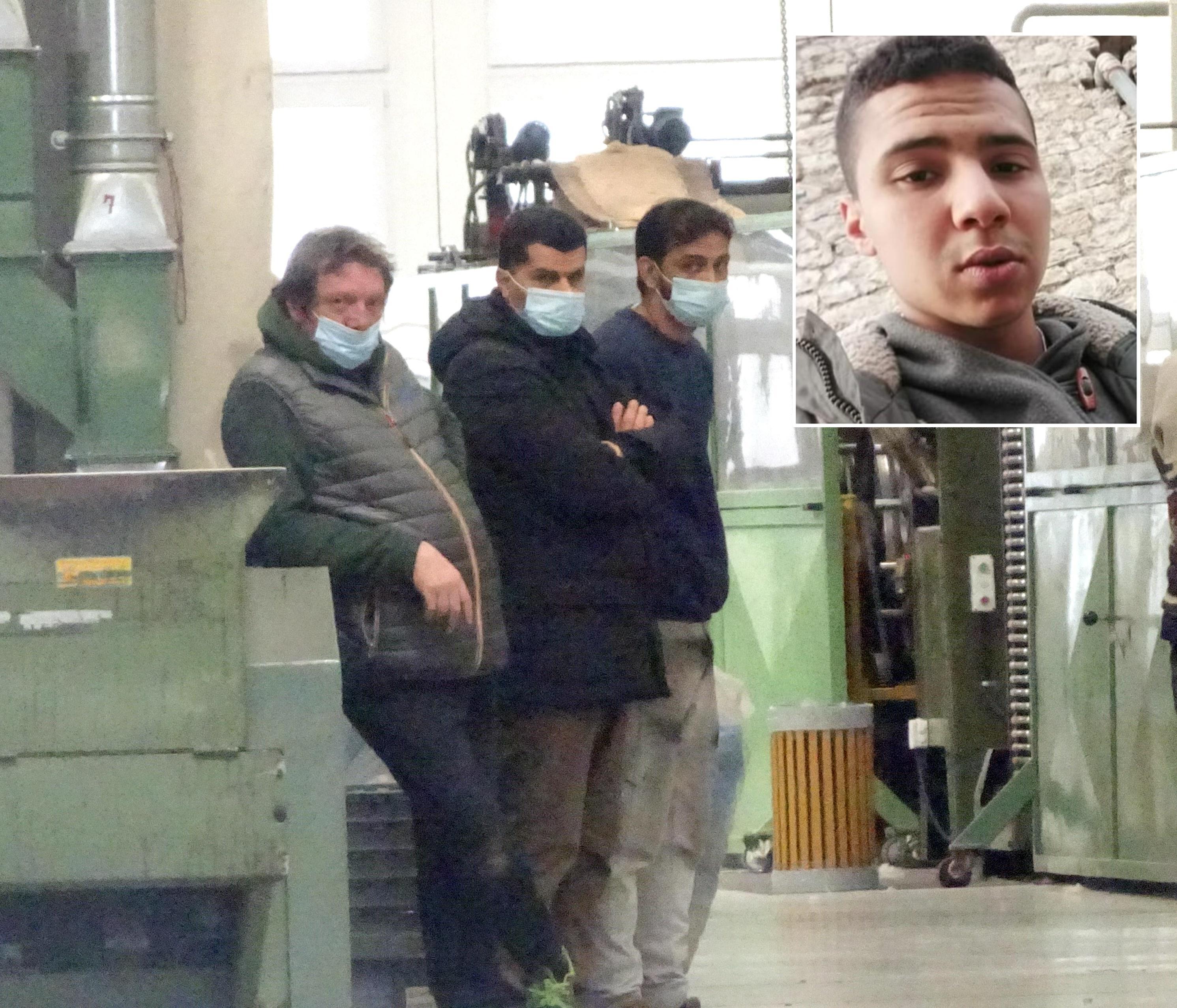 Sabri Jaballah (nel riquadro) e lo sconforto dei colleghi di lavoro il giorno dell'infortunio mortale