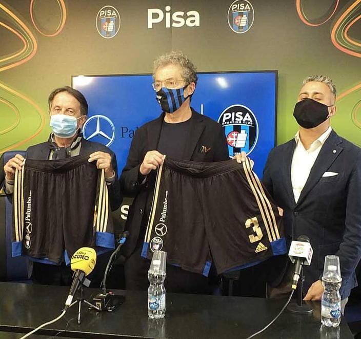 La presentazione dello sponsor (foto Muzzi)