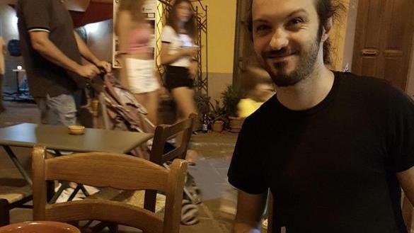 Lo scrittore Ferdinando de Martino a Castagneto Carducci dove ha ambientato il suo ultimo libro