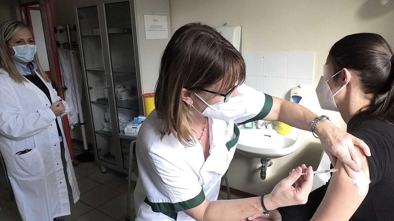 La rivolta dei malati cronici: "Per noi niente vaccini anti-Covid"