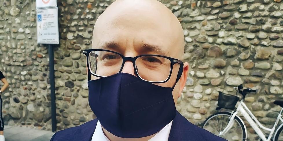 «Serve un piano vaccinale serio Non un assessore»