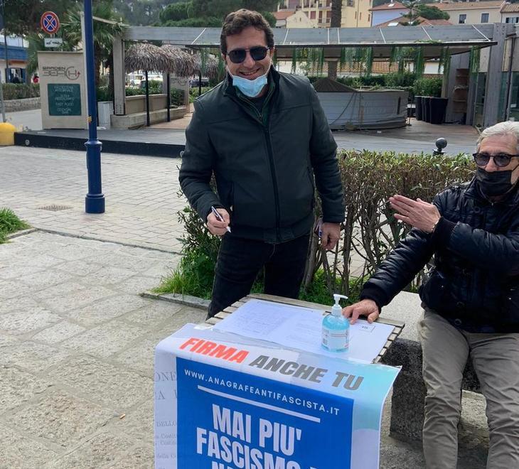 In tutti i comuni elbani si firma contro la propaganda fascista 