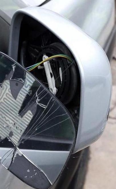 Truffa dello specchietto: segnalati nuovi tentativi nelle strade dell’Empolese 