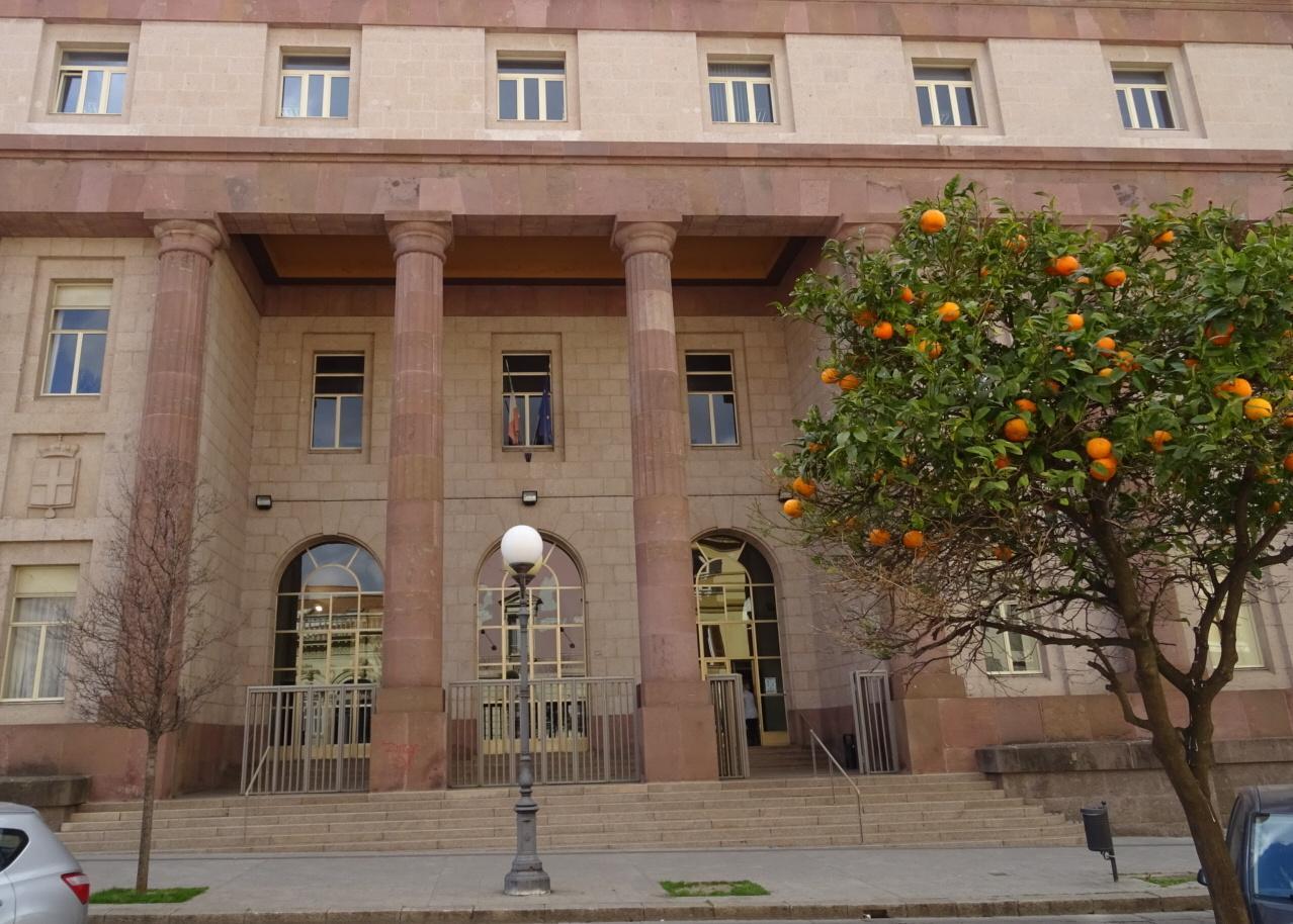 Maltrattamenti, imputati padre e figlio 