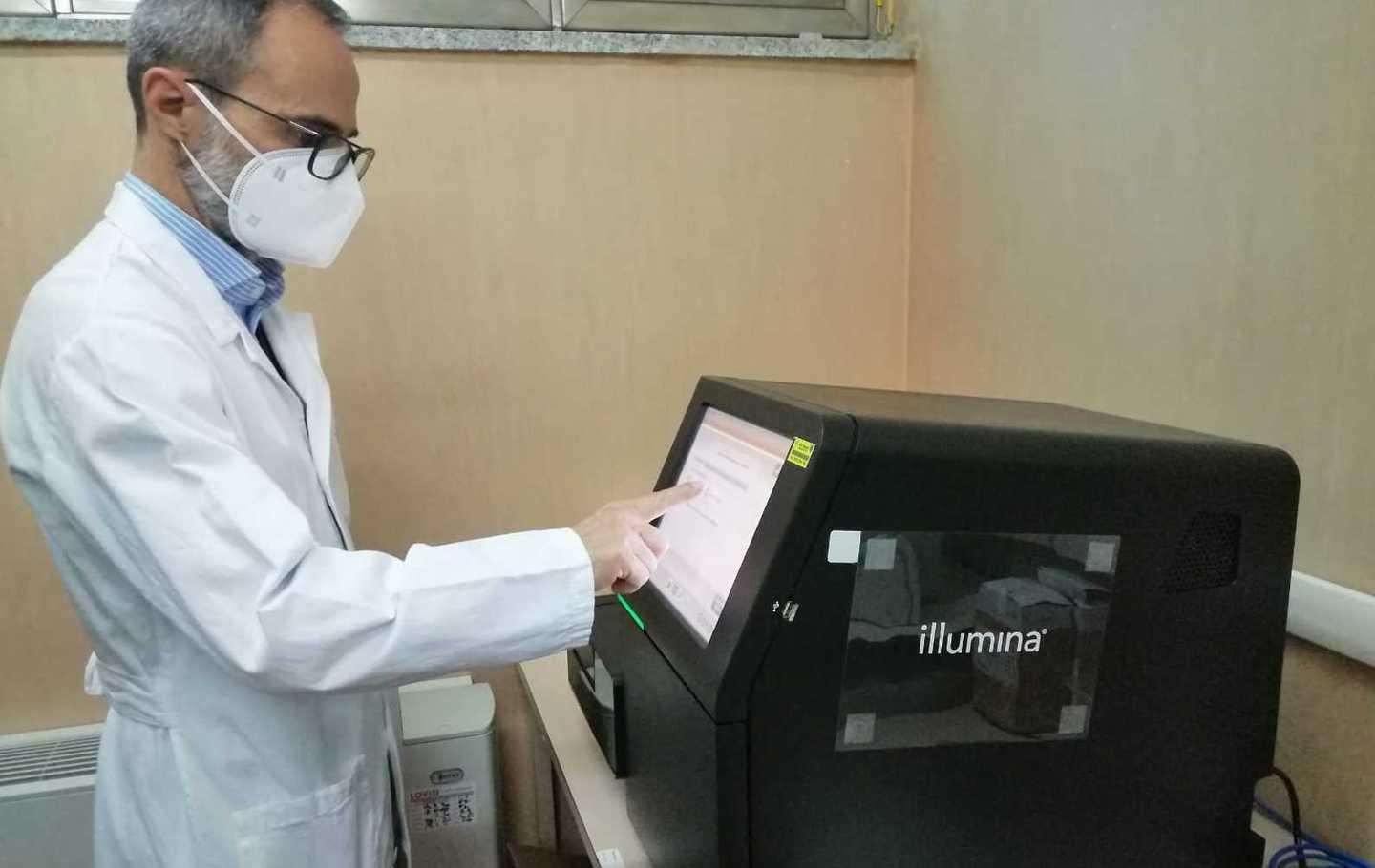 Nel laboratorio dell’Aou a caccia di varianti 