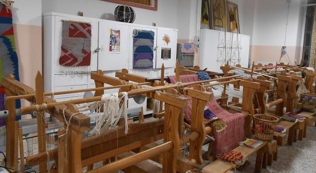 All’asta nove vecchi telai del liceo artistico “Figari” 